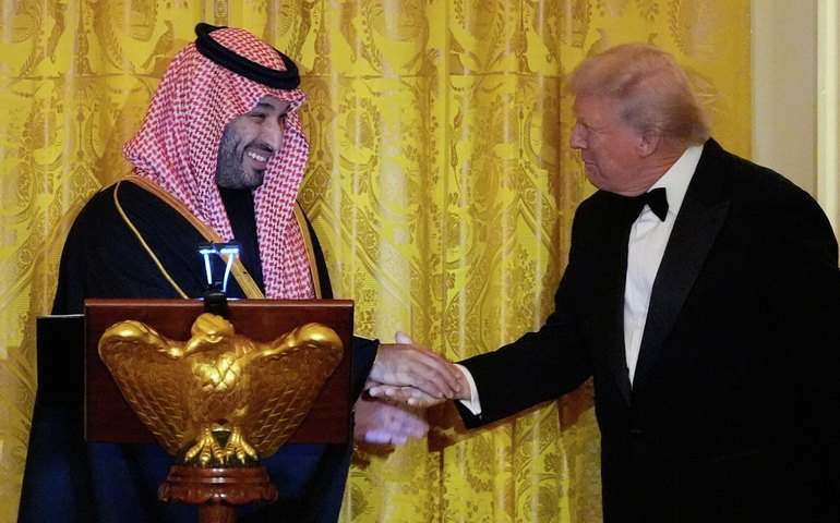 Sauditas anunciam investimentos de até US$ 1 trilhão nos EUA e Trump celebra aliança