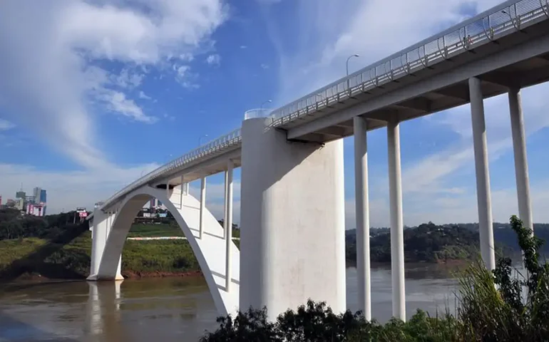 A Ponte da Amizade e a segurança na fronteira