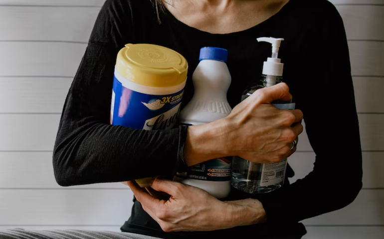 Indústria acende alerta para misturas de produtos de limpeza