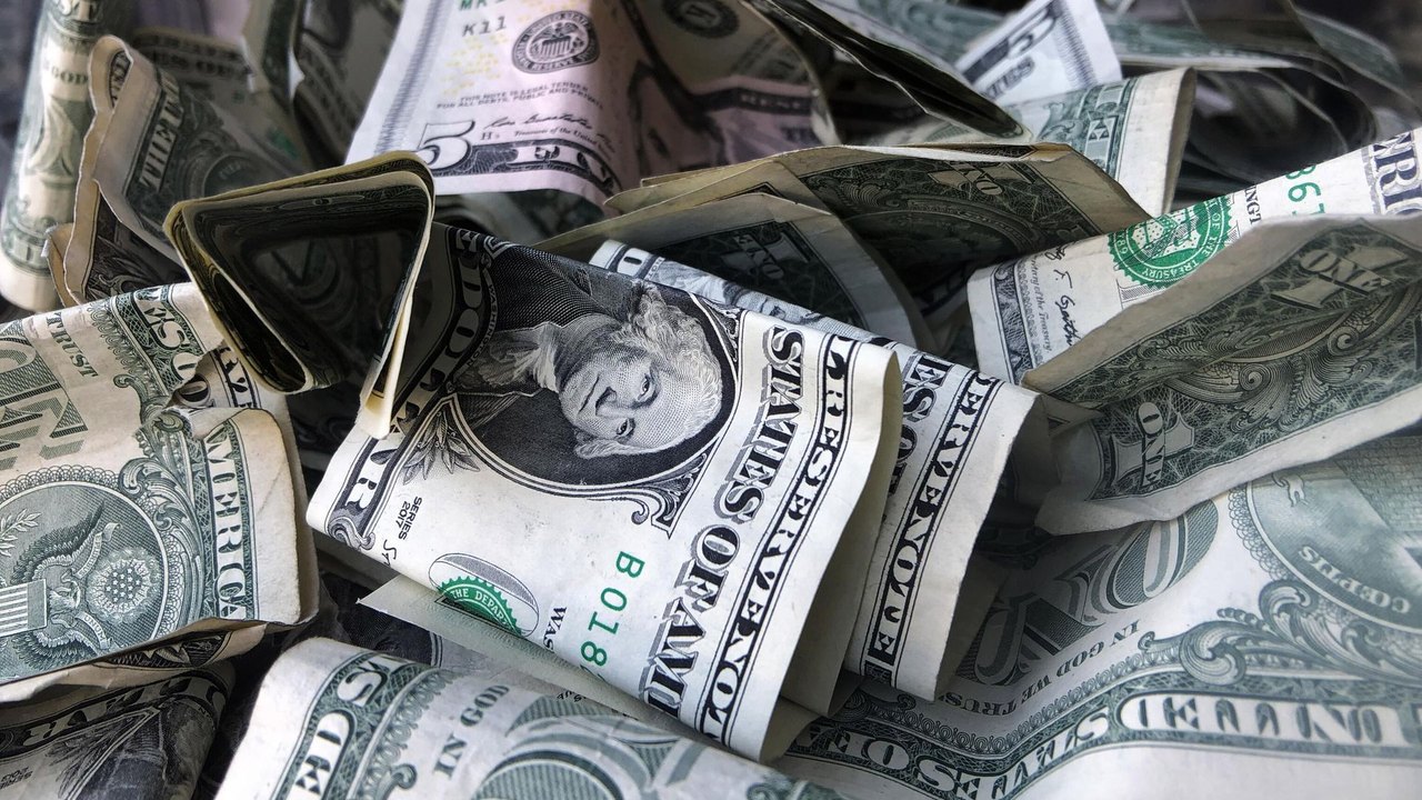 Investidores se afastam dos EUA em meio a dívida recorde, sanções e perda de confiança