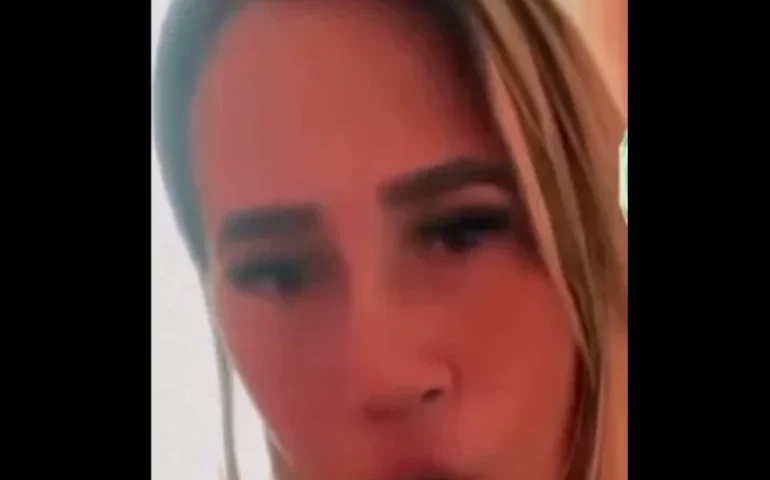 Vídeo de dona de cabaré em Serrinha (BA) viraliza após ameaça de expor clientes caloteiros nas redes sociais