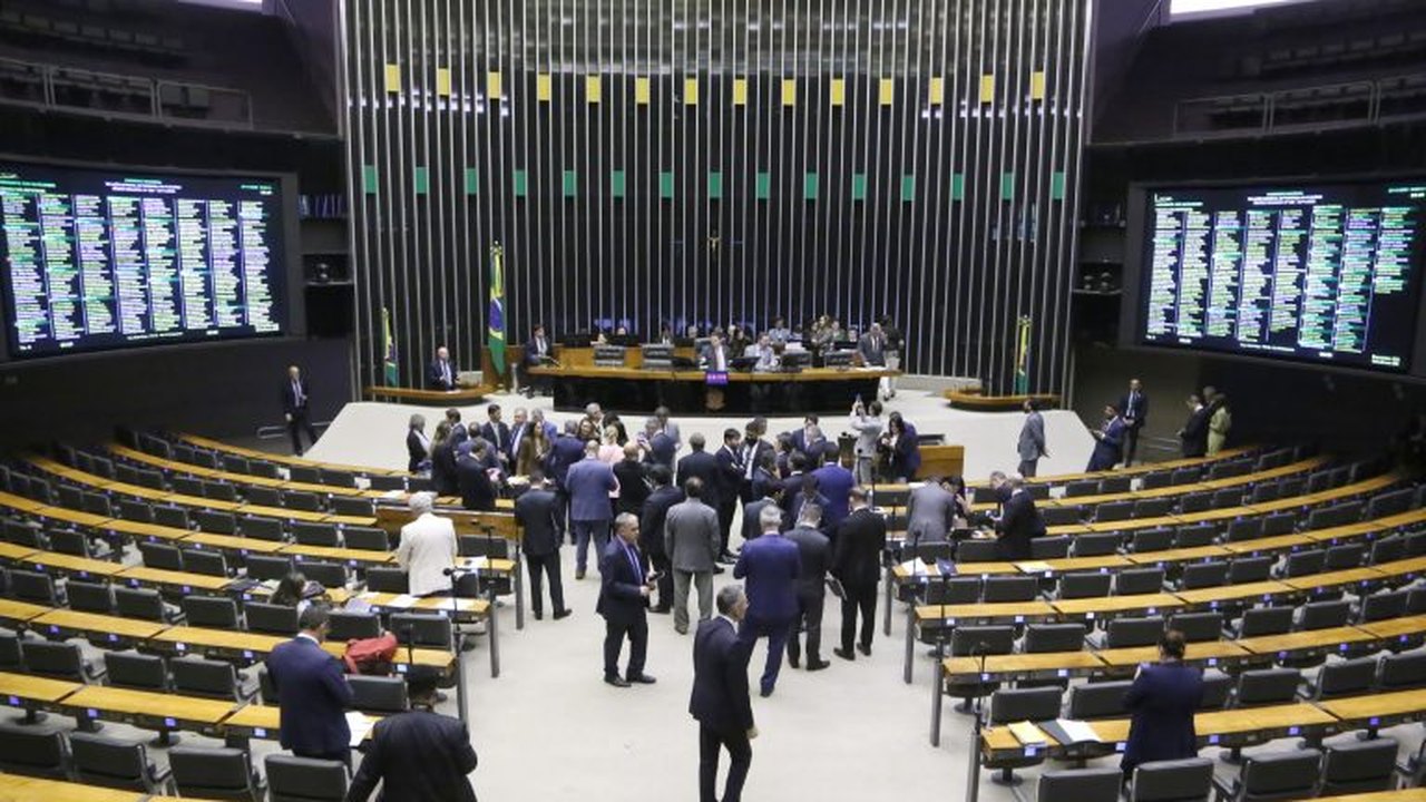 Câmara deve votar projeto que endurece punição a devedores contumazes nesta semana