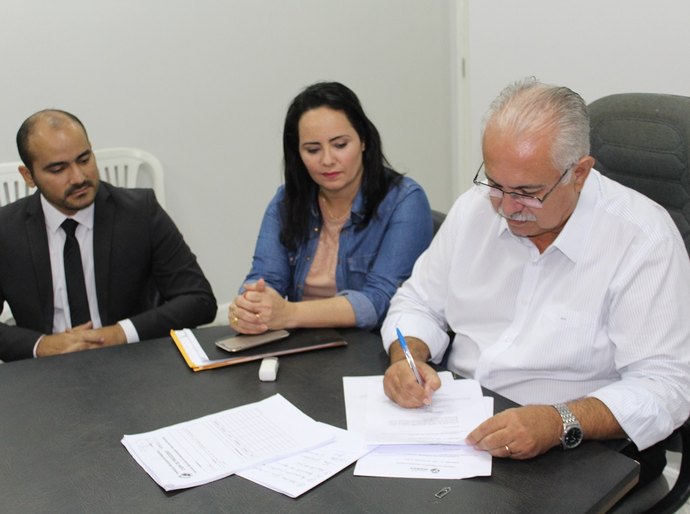 Rogério Teófilo empossa novo Procurador Geral de Arapiraca