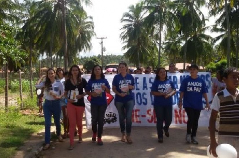 Anjos da Paz participam de caminhada contra as drogas em Feliz Deserto
