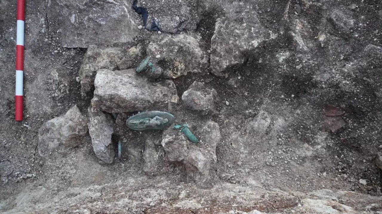 Túmulo de guerreiro trácio com cavalo e seus arreios na Bulgária surpreende ciência