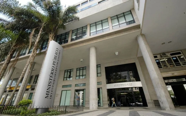 Para perseguir a ex, ex-diretor da Polícia do DF usou até telefone de chefe de gabinete