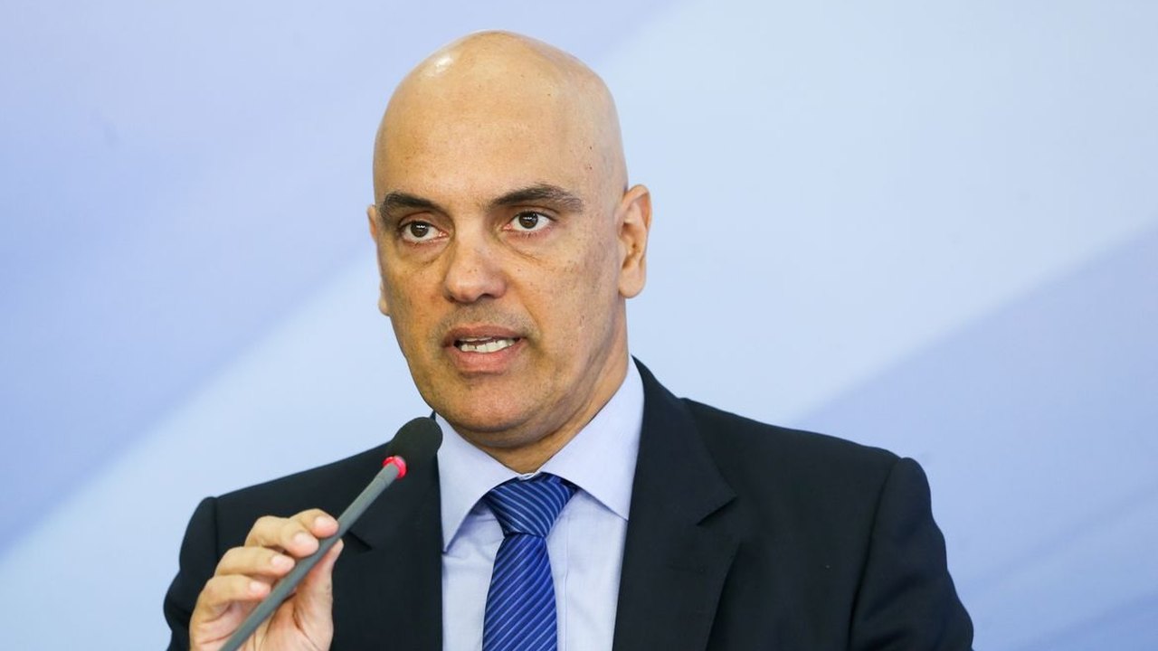 Moraes vota para derrubar direito a prisão especial para quem tem curso superior