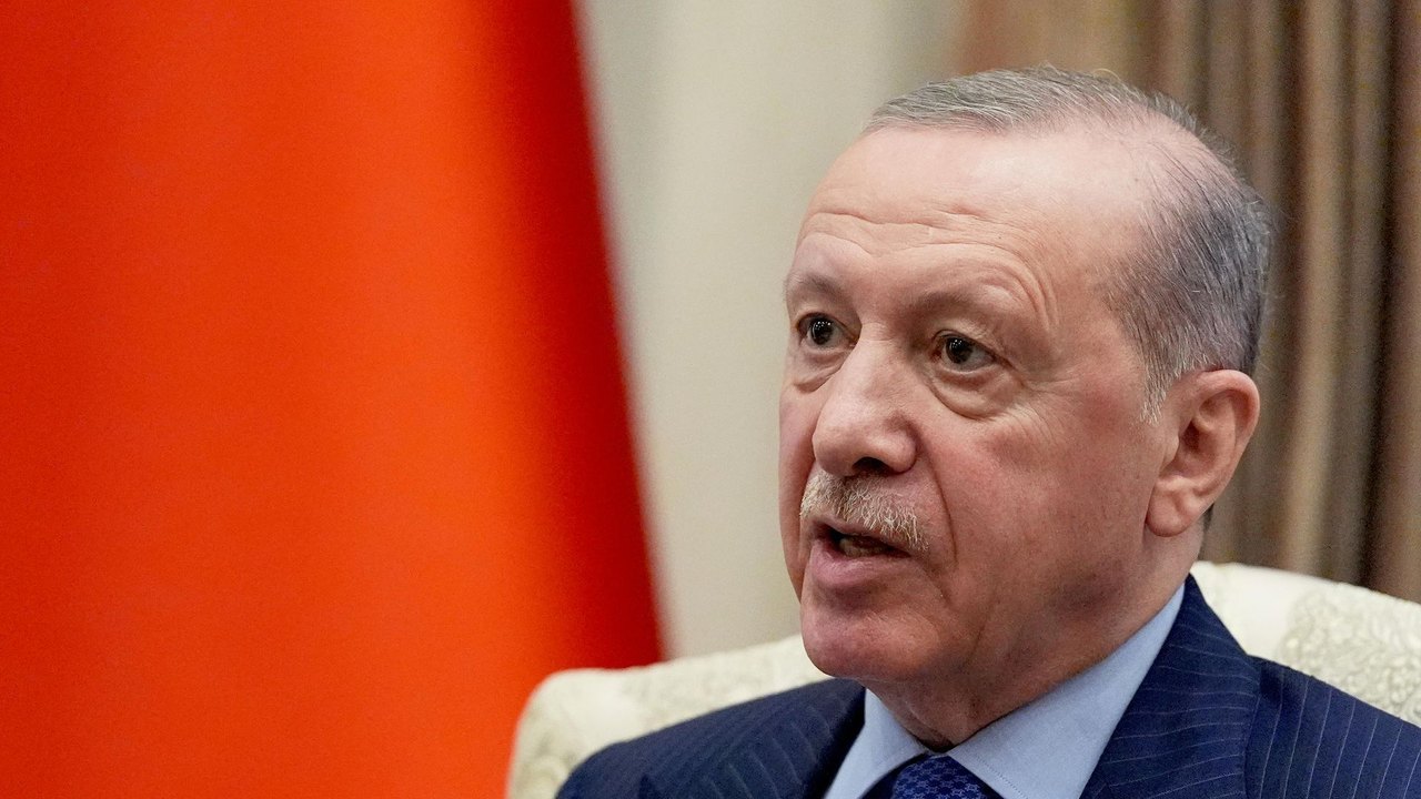 Erdogan discute retomada das negociações sobre a Ucrânia com o Ocidente, diz fonte à Sputnik