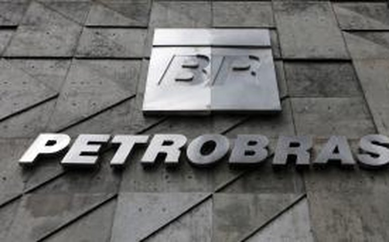 Justiça bloqueia R$ 100 milhões nas contas de investigados na Lava Jato