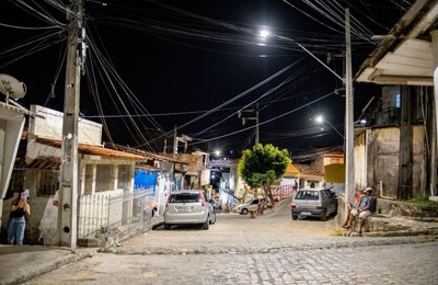 Brota na Grota: nova iluminação em LED é levada às comunidades do Ary e Caveira
