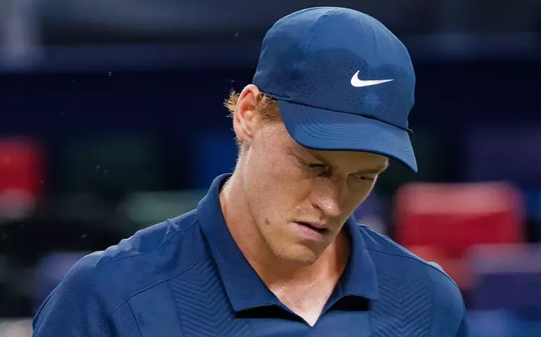 Principal âncora da TV italiana ataca Sinner por recusar Davis