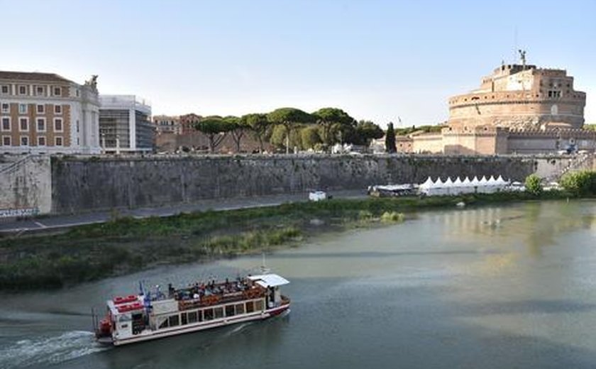Turista brasileiro morre ao cair de mureta em Roma