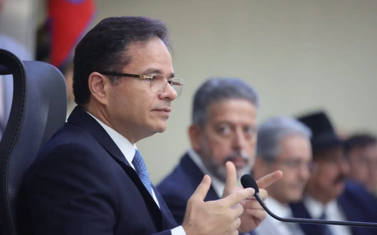 (Re)aproximação de Lira e MV soa como recado para Calheiros sobre 2026