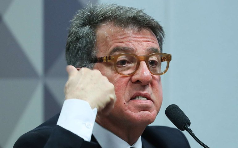 Marinho pede que perícia se limite a conversas com Flávio Bolsonaro e assessor