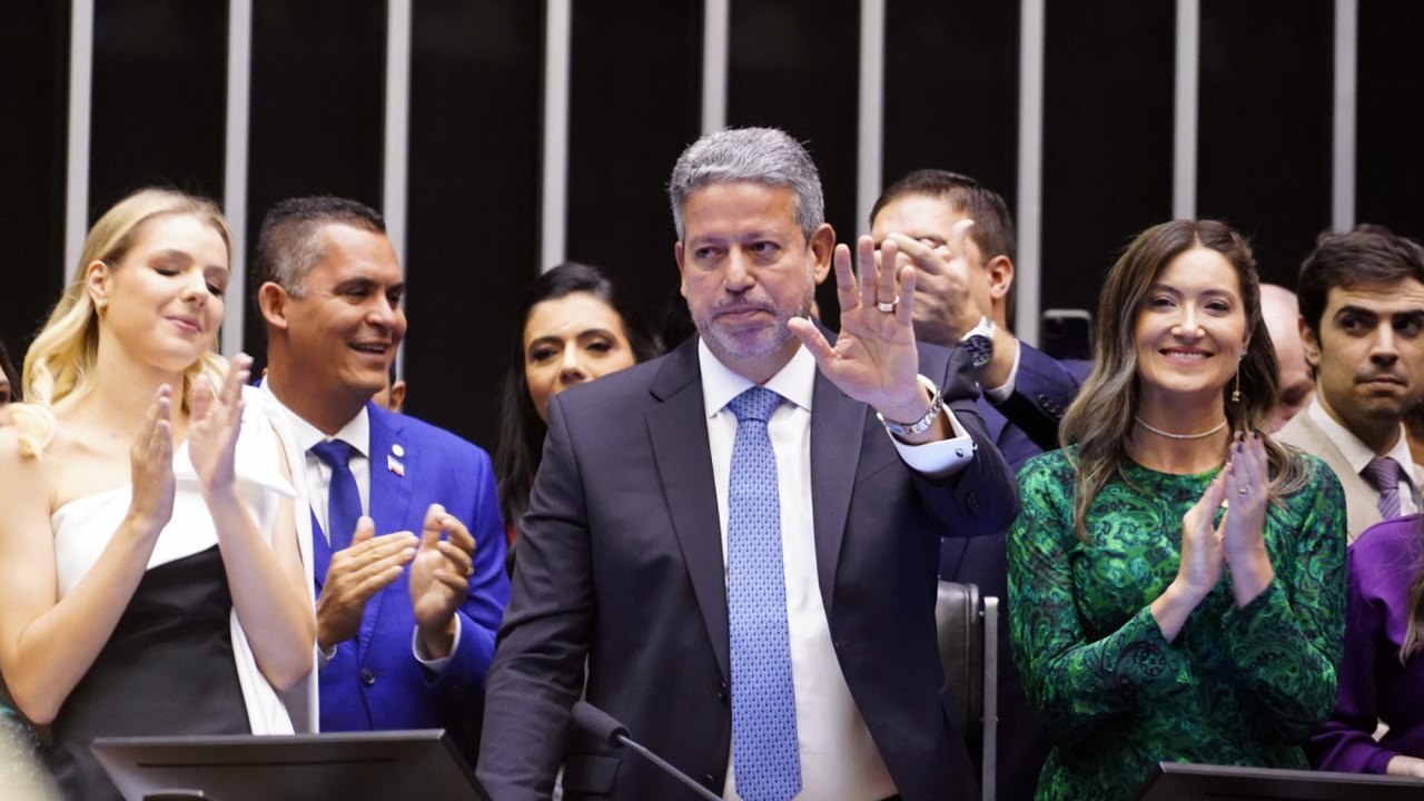 Deputados tomam posse na Câmara; com maior bancada, PL é desafio para Lula