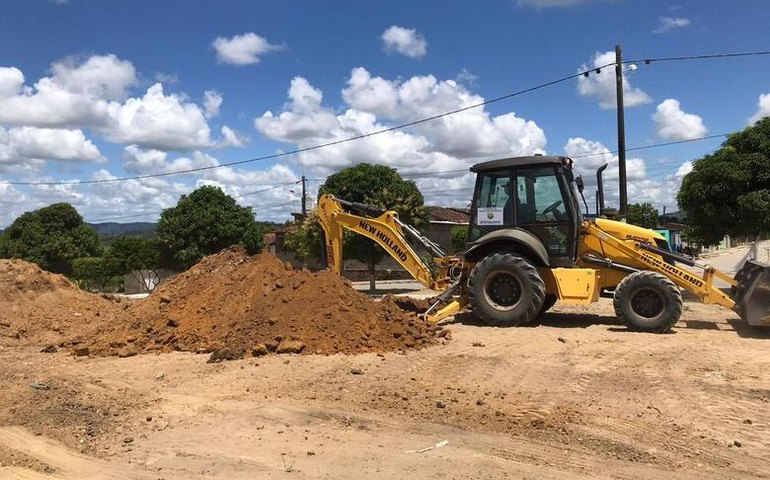 Prefeitura de Branquinha inicia terraplanagem para construção da Creche CRIA