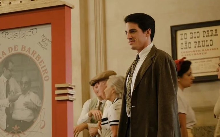 Ator que interpreta Silvio Santos na juventude em filme lamenta: 'Gostaríamos de homenagear em vida'