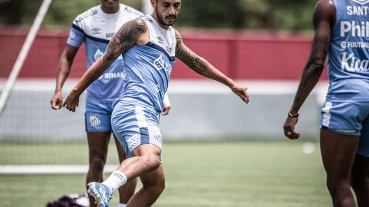 Santos faz último treino antes de pegar o Mirassol diante de multidão em São José do Rio Preto