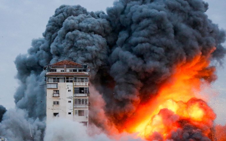 Irã lança mais de 180 mísseis contra Israel; atentado em Tel-Aviv mata 8