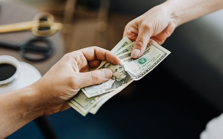 Renda pessoal sobe 0,3% em julho nos EUA; gastos com consumo avançam 0,5%