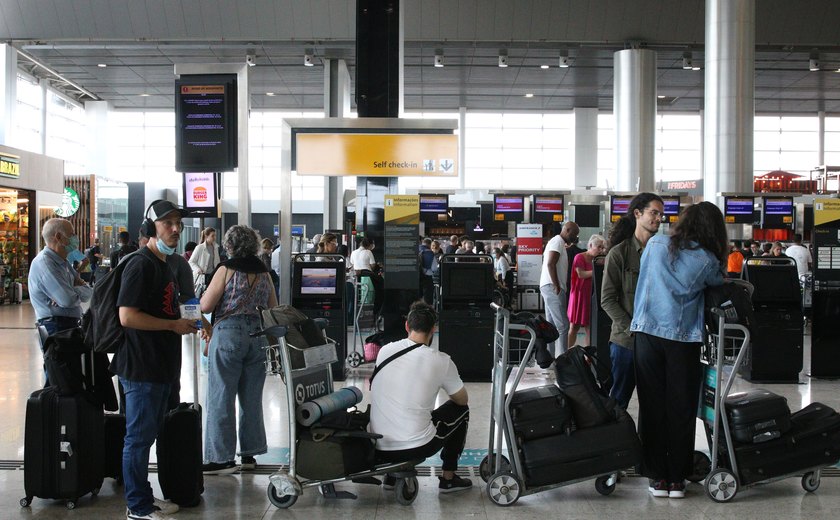 Veja os aeroportos afetados após ataque cibernético provocar cancelamentos e atrasos em voos