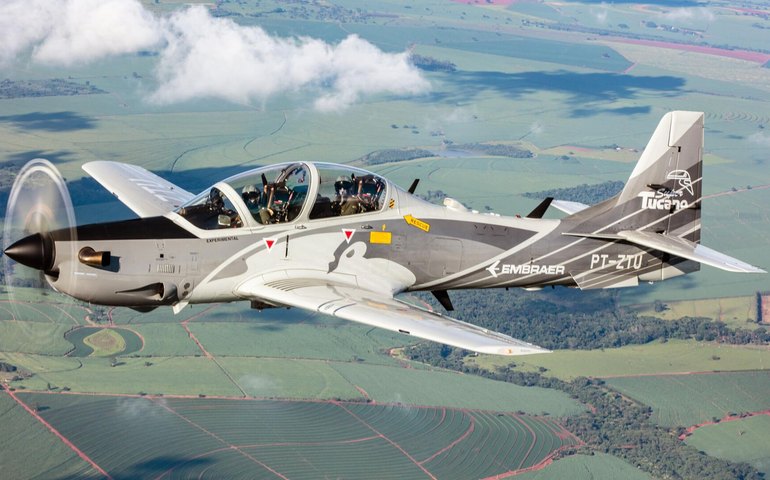 Embraer supera expectativas e entrega 244 aeronaves em 2025