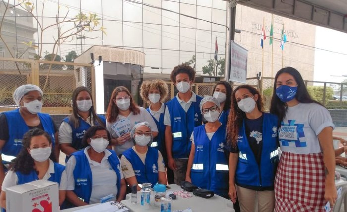 Equipes do Consultório na Rua em evento de prevenção às drogas