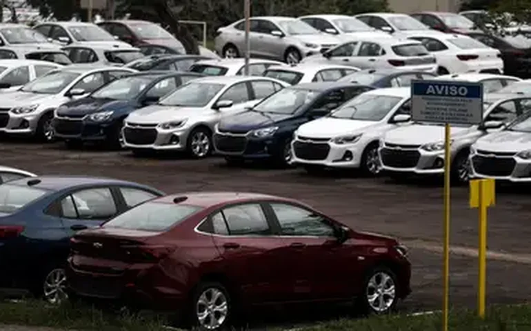 Venda recorde faz Fenabrave revisar previsão para o ano