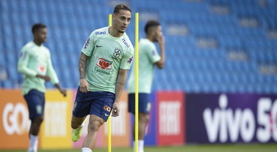 Investigado por agredir ex-namorada, Antony é desconvocado da seleção brasileira