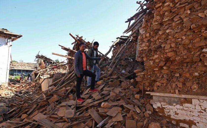 Terremoto no Nepal deixa pelo menos 128 mortos