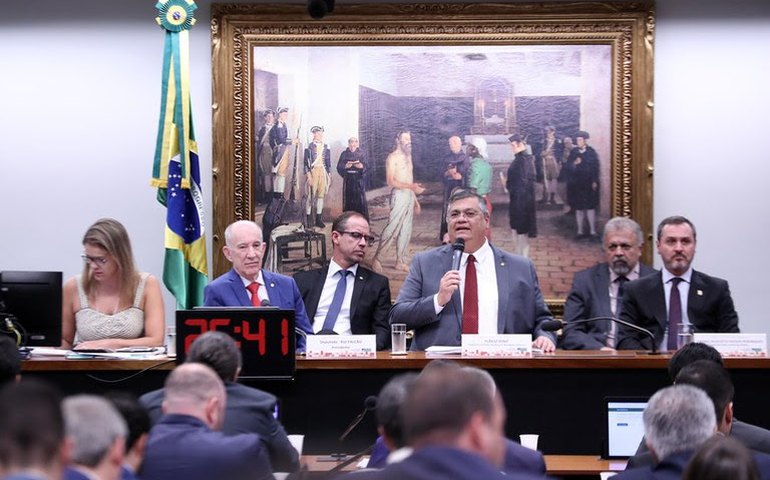 Decreto estende período de recadastramento de armas até 3 de maio