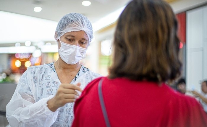 Vacinação está disponível para pessoas a partir de três meses a 80 anos