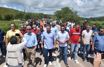 Governador inaugura obras do programa Minha Cidade Linda em Campestre