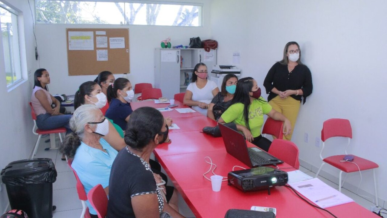 Prefeitura de Penedo e Sebrae orientam agricultoras sobre manipulação de alimentos