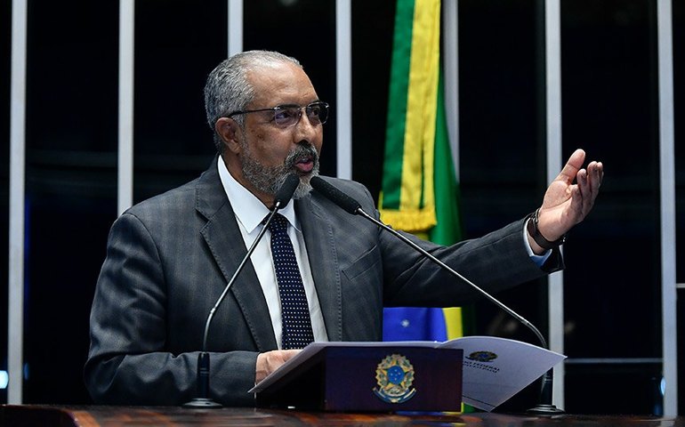 Paim celebra aprovação da revisão da Lei de Cotas