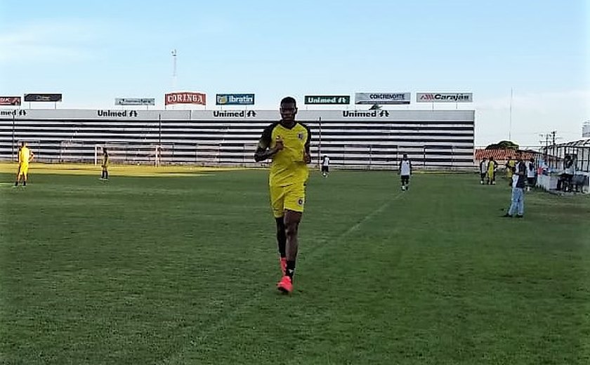Colombiano Salazar reconhece campo do Fumeirão e participará dos treinos deste sábado
