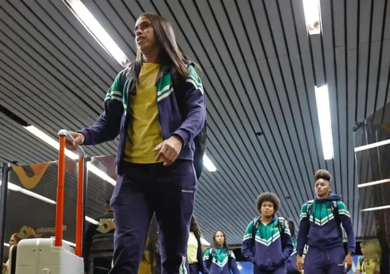Seleção feminina de futebol recebe homenagem da CBF e embarca para os Jogos Olímpicos