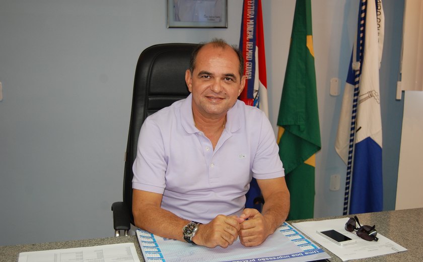 Valdo Sandes inicia trabalhos à frente da Prefeitura de Delmiro Gouveia