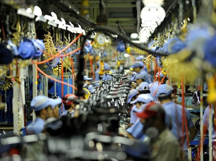 PIB varia 0,1% no terceiro trimestre e alcança 2,4% de crescimento no ano