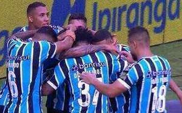 Grêmio goleia Santa Cruz por 6 a 2 e vira líder provisório do Gaúcho