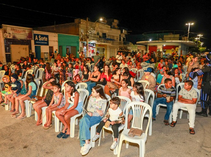 Detran transforma praças do Sertão em salas de cinema e leva conscientização sobre segurança no trânsito
