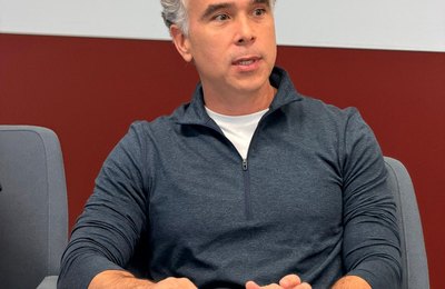 Rafael Brito lança livro em Stanford e transforma educação de Alagoas em referência internacional