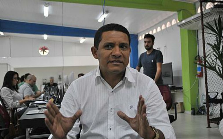 Em apoio a jornalistas, discurso de Julio Cezar difere da prática