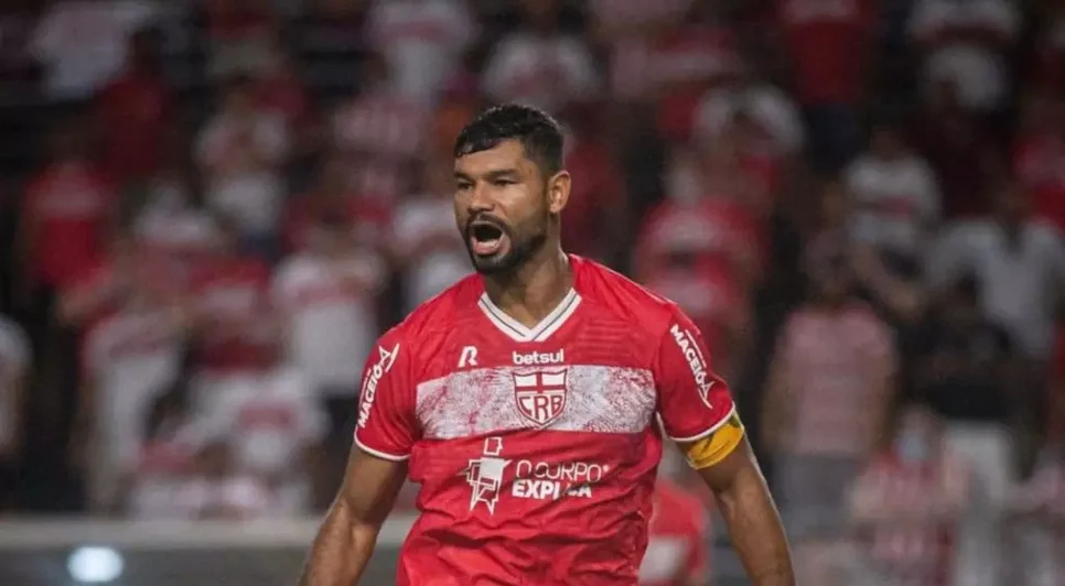Gum atuando com a camisa regatiana / Foto: ASCOM CRB