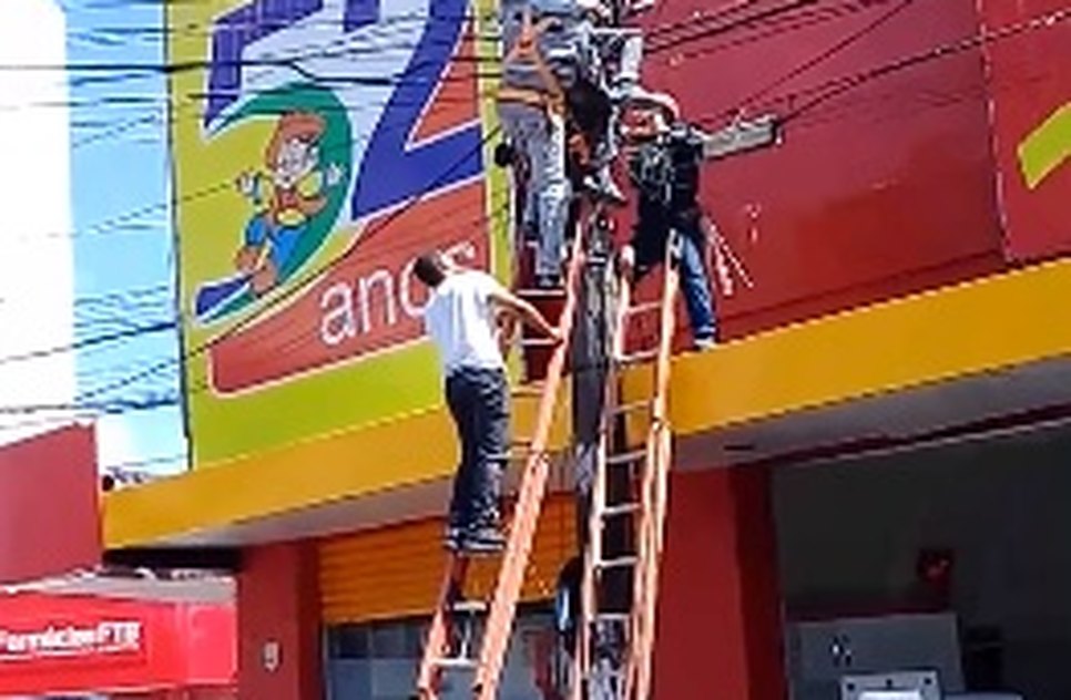 ELETROCUTADO NO CENTRO