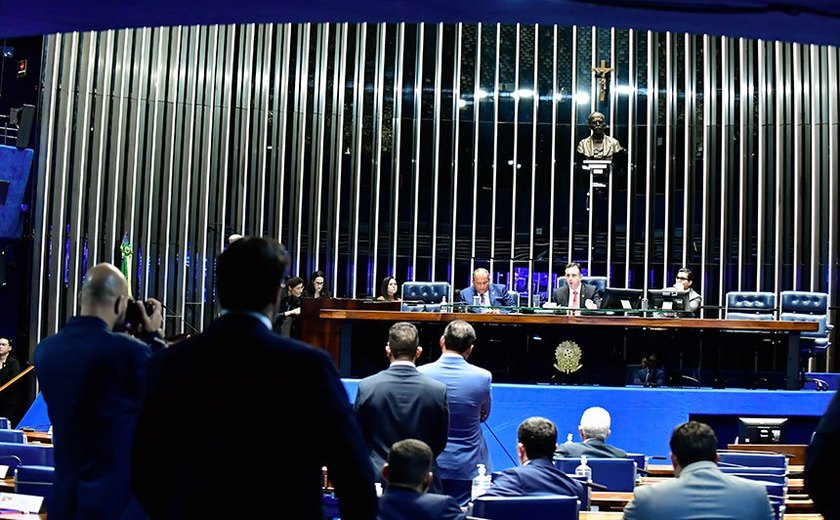 Senado aprova MP que limita compensações tributárias