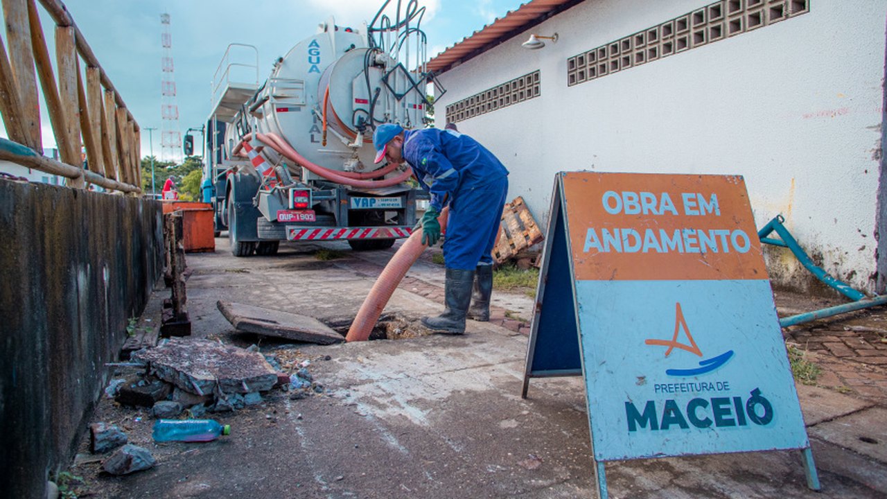 Mutirão de limpeza percorre Centro Pesqueiro, Mercado e Feira do Jacintinho