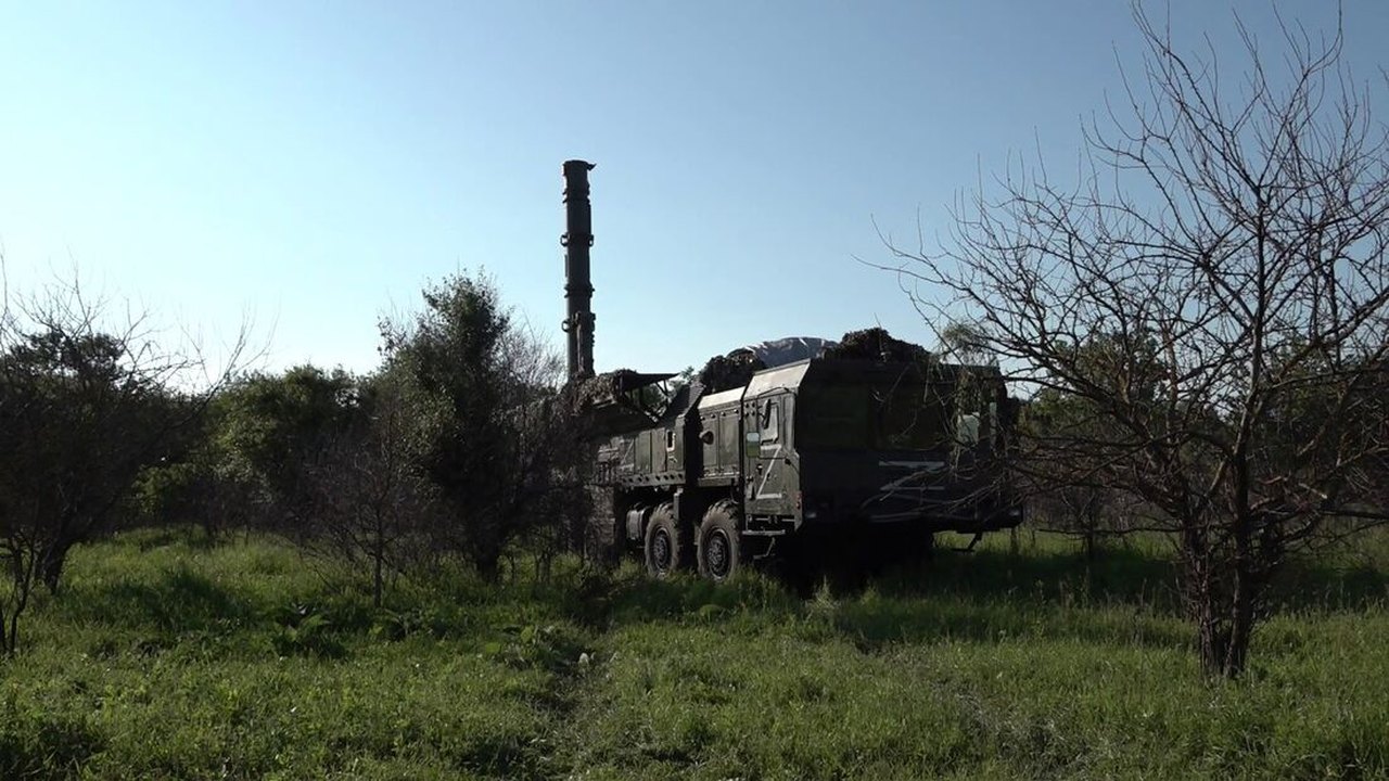 Rússia inicia exercícios com armas nucleares táticas perto da Ucrânia