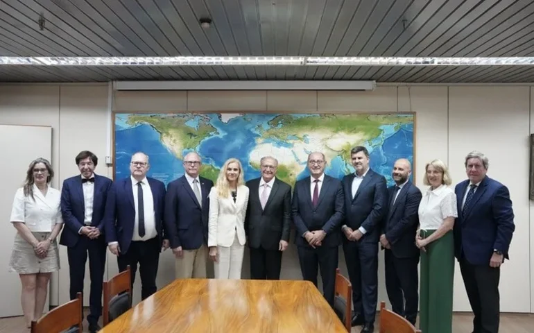 Alckmin discute 'próximos passos' de acordo Mercosul-UE com delegação europeia
