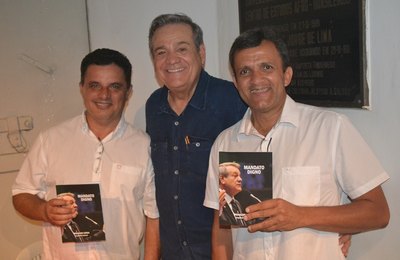 Ex-governador e deputado federal Ronaldo Lessa lança livro em União 